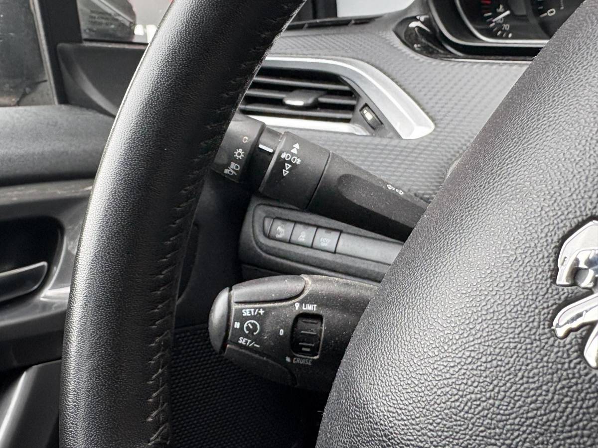 Peugeot 2008 Peugeot 2008 1.2 PureTech Blue Lion – Navigatie – Airconditioning – Trekhaak – Cruise Control