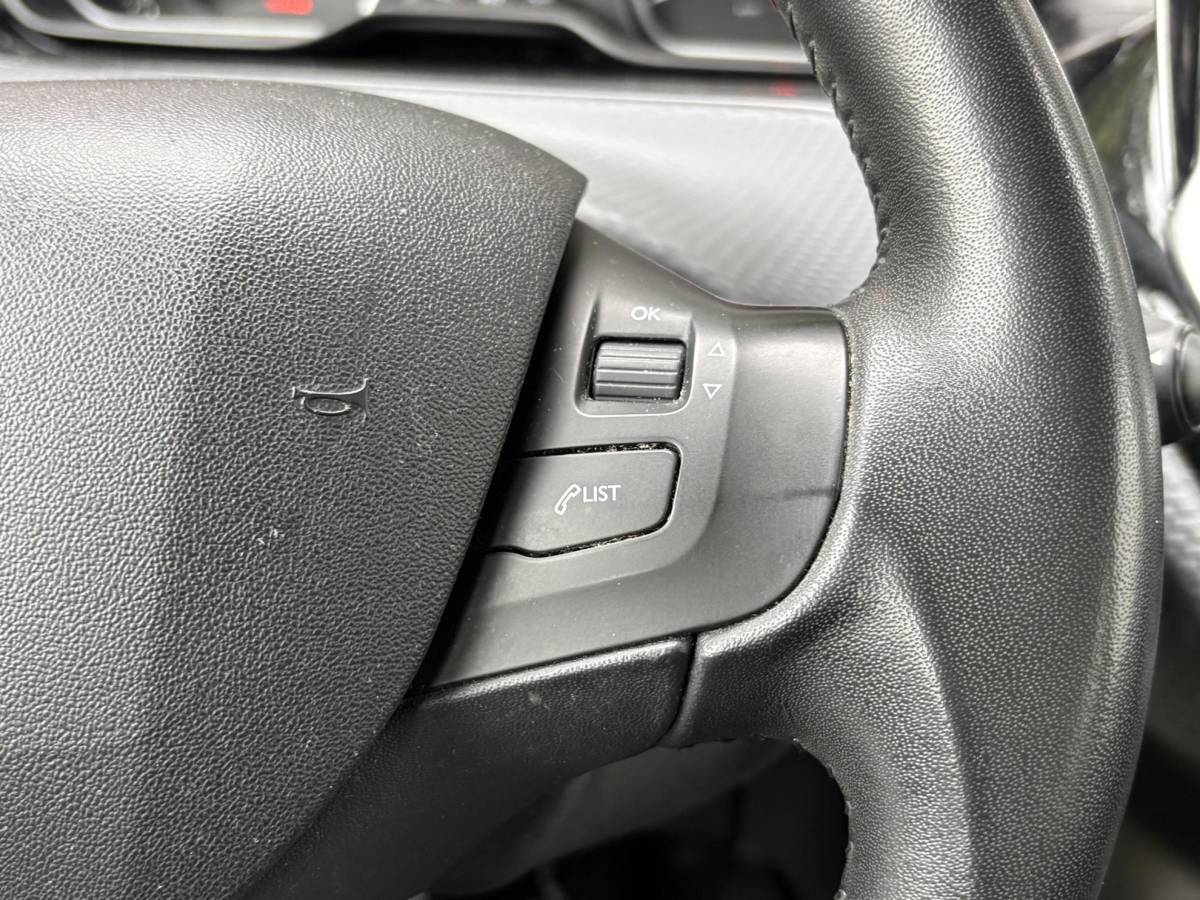 Peugeot 2008 Peugeot 2008 1.2 PureTech Blue Lion – Navigatie – Airconditioning – Trekhaak – Cruise Control