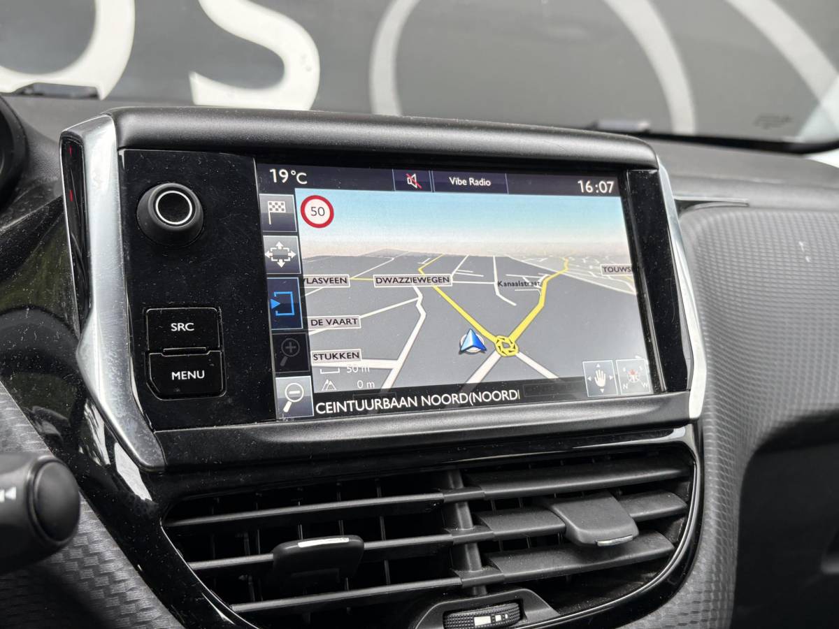 Peugeot 2008 Peugeot 2008 1.2 PureTech Blue Lion – Navigatie – Airconditioning – Trekhaak – Cruise Control