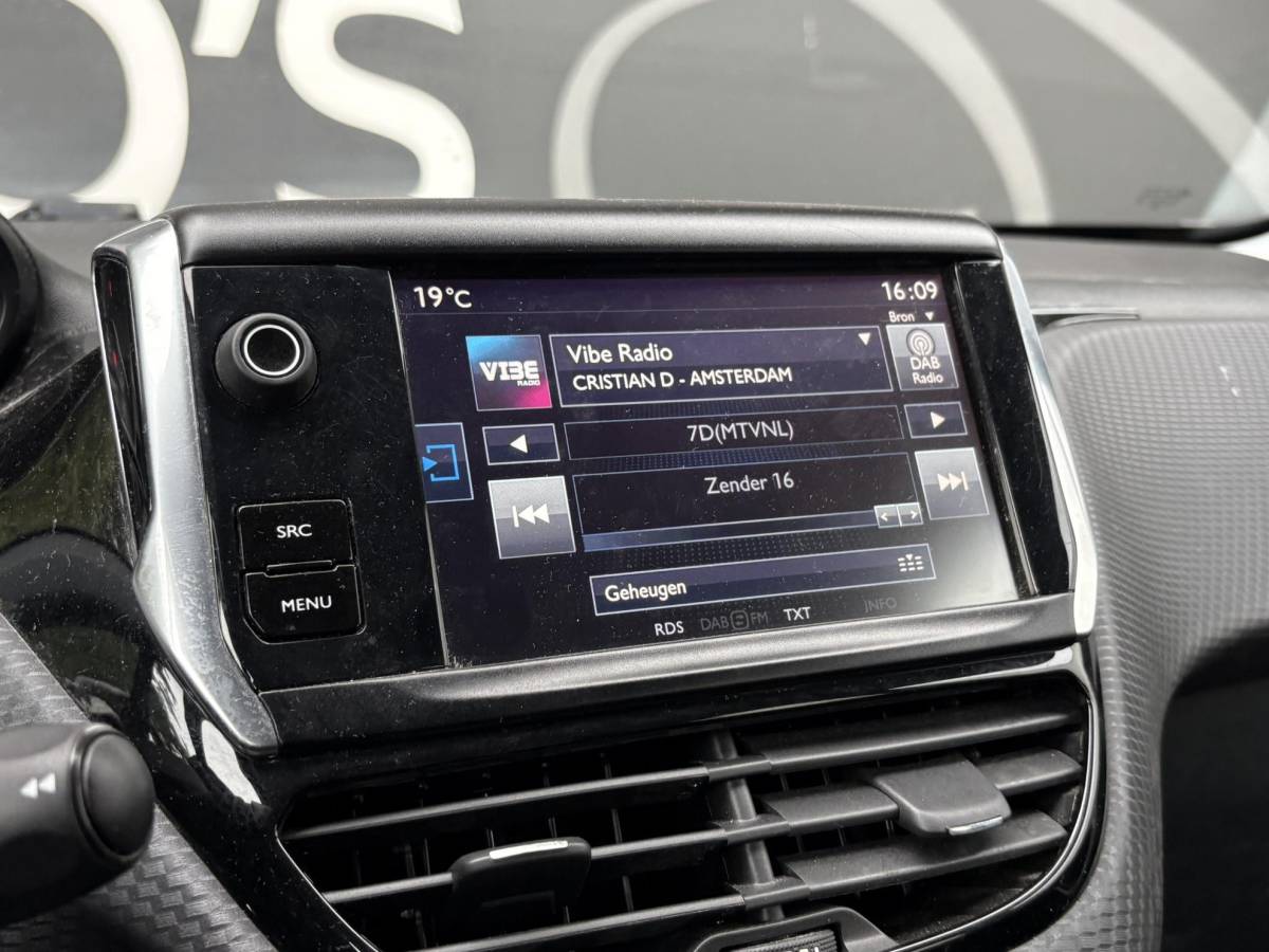Peugeot 2008 Peugeot 2008 1.2 PureTech Blue Lion – Navigatie – Airconditioning – Trekhaak – Cruise Control