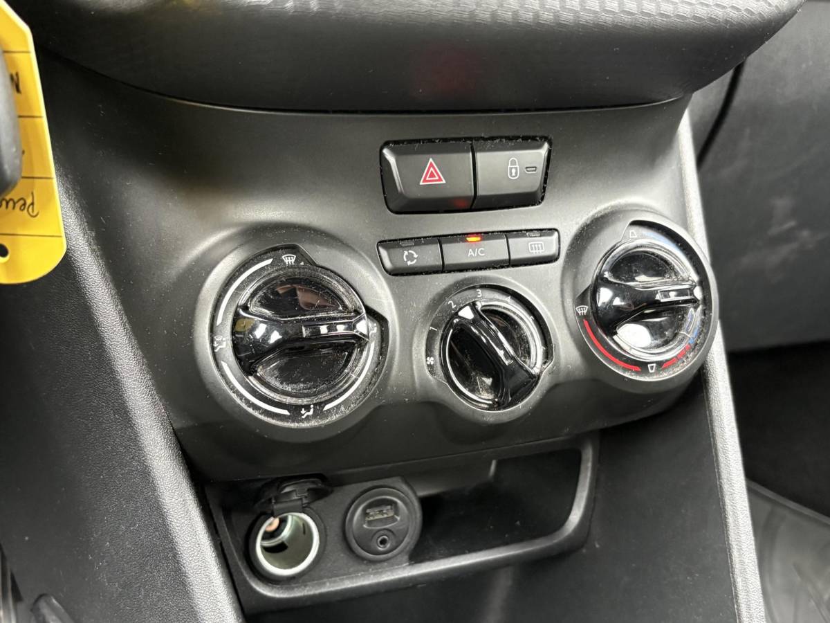 Peugeot 2008 Peugeot 2008 1.2 PureTech Blue Lion – Navigatie – Airconditioning – Trekhaak – Cruise Control