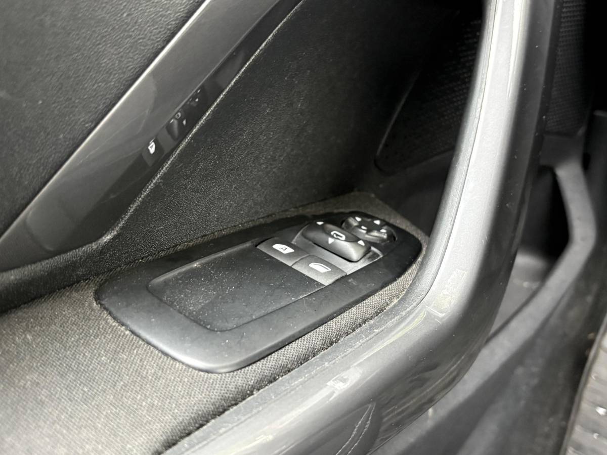 Peugeot 2008 Peugeot 2008 1.2 PureTech Blue Lion – Navigatie – Airconditioning – Trekhaak – Cruise Control