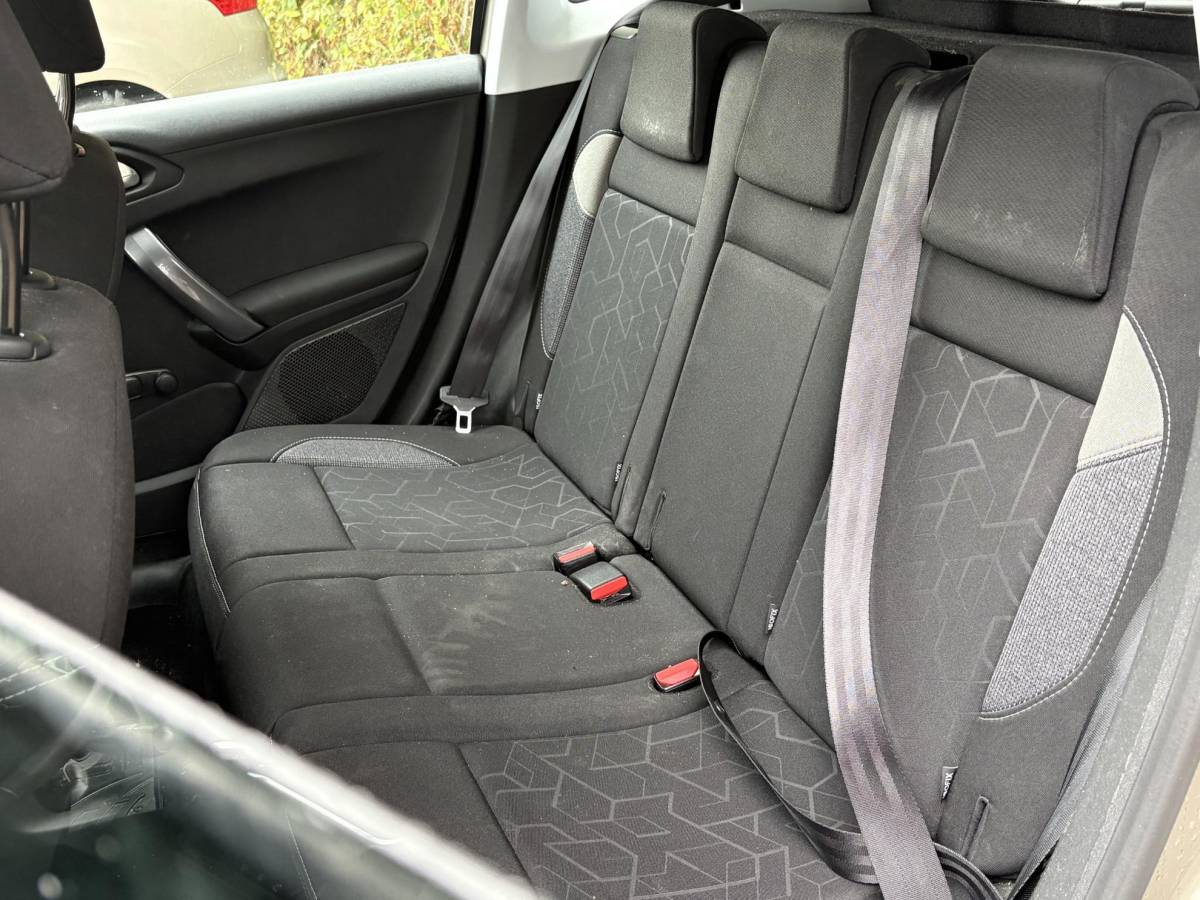 Peugeot 2008 Peugeot 2008 1.2 PureTech Blue Lion – Navigatie – Airconditioning – Trekhaak – Cruise Control