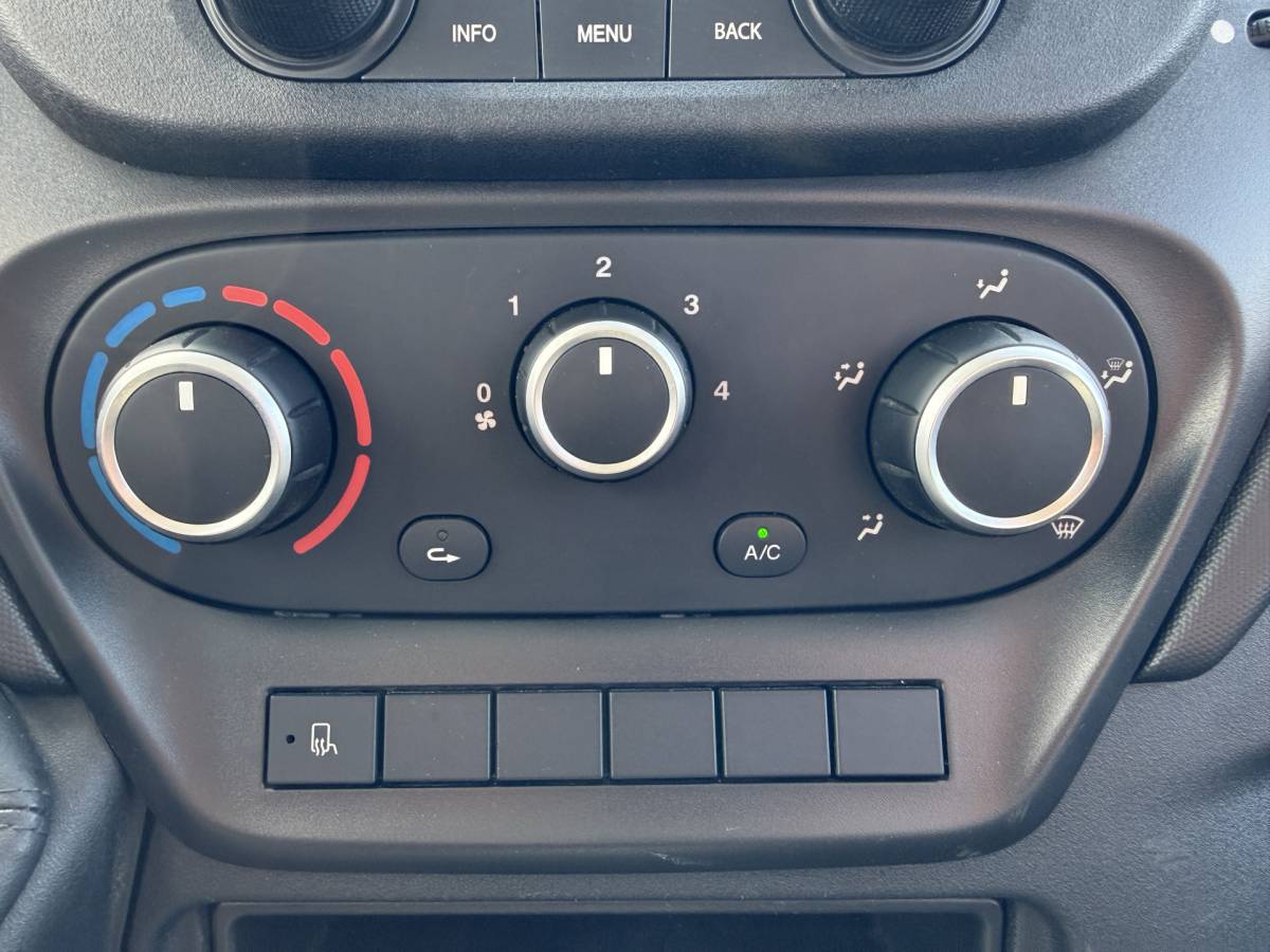 Iveco Daily Iveco Daily 35C16 3.0 Dubbele Cabine Kipper Dubbellucht 3,5t Trekhaak 6 Stoelen Airco Cruise Control Benne Tipper