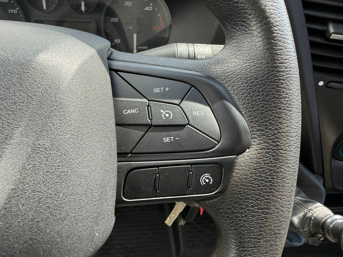 Iveco Daily Iveco Daily 35C16 3.0 Dubbele Cabine Kipper Dubbellucht 3,5t Trekhaak 6 Stoelen Airco Cruise Control Benne Tipper