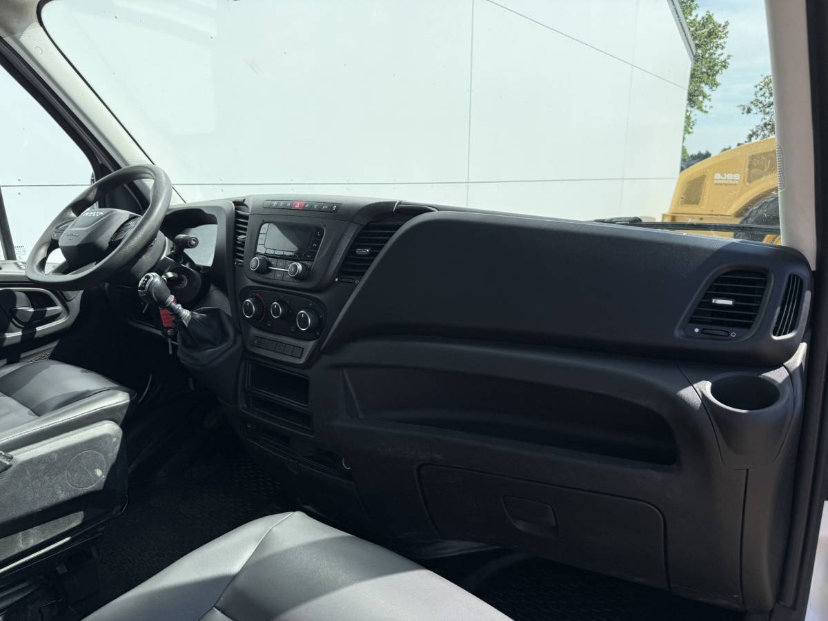 Iveco Daily Iveco Daily 35C16 3.0 Dubbele Cabine Kipper Dubbellucht 3,5t Trekhaak 6 Stoelen Airco Cruise Control Benne Tipper