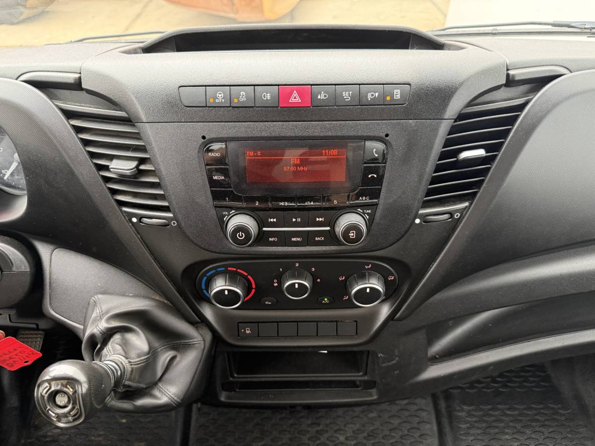 Iveco Daily Iveco Daily 35C16 3.0 L4 Kipper Dubbellucht Airco Cruise Control 3.5T Trekhaak Lederen bekleding Benne Tipper