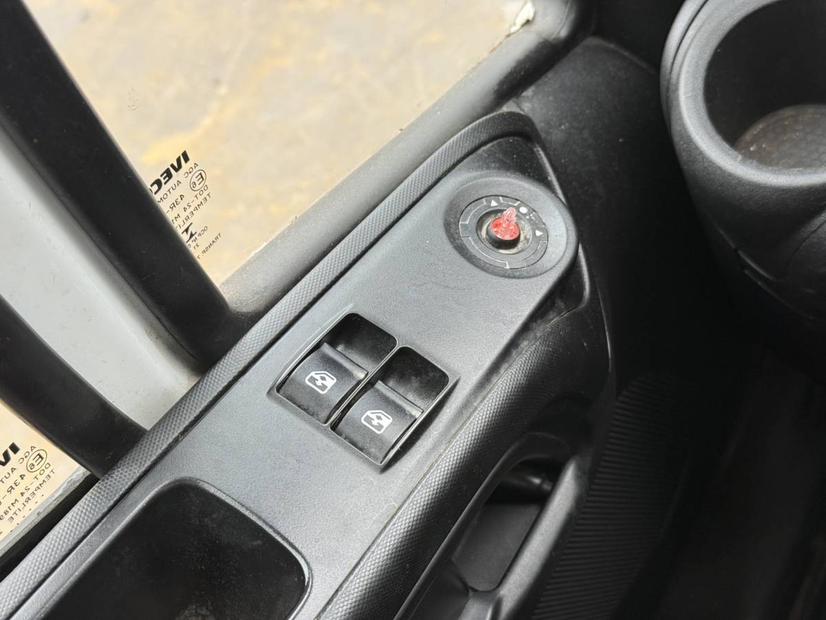 Iveco Daily Iveco Daily 35C16 3.0 L4 Kipper Dubbellucht Airco Cruise Control 3.5T Trekhaak Lederen bekleding Benne Tipper