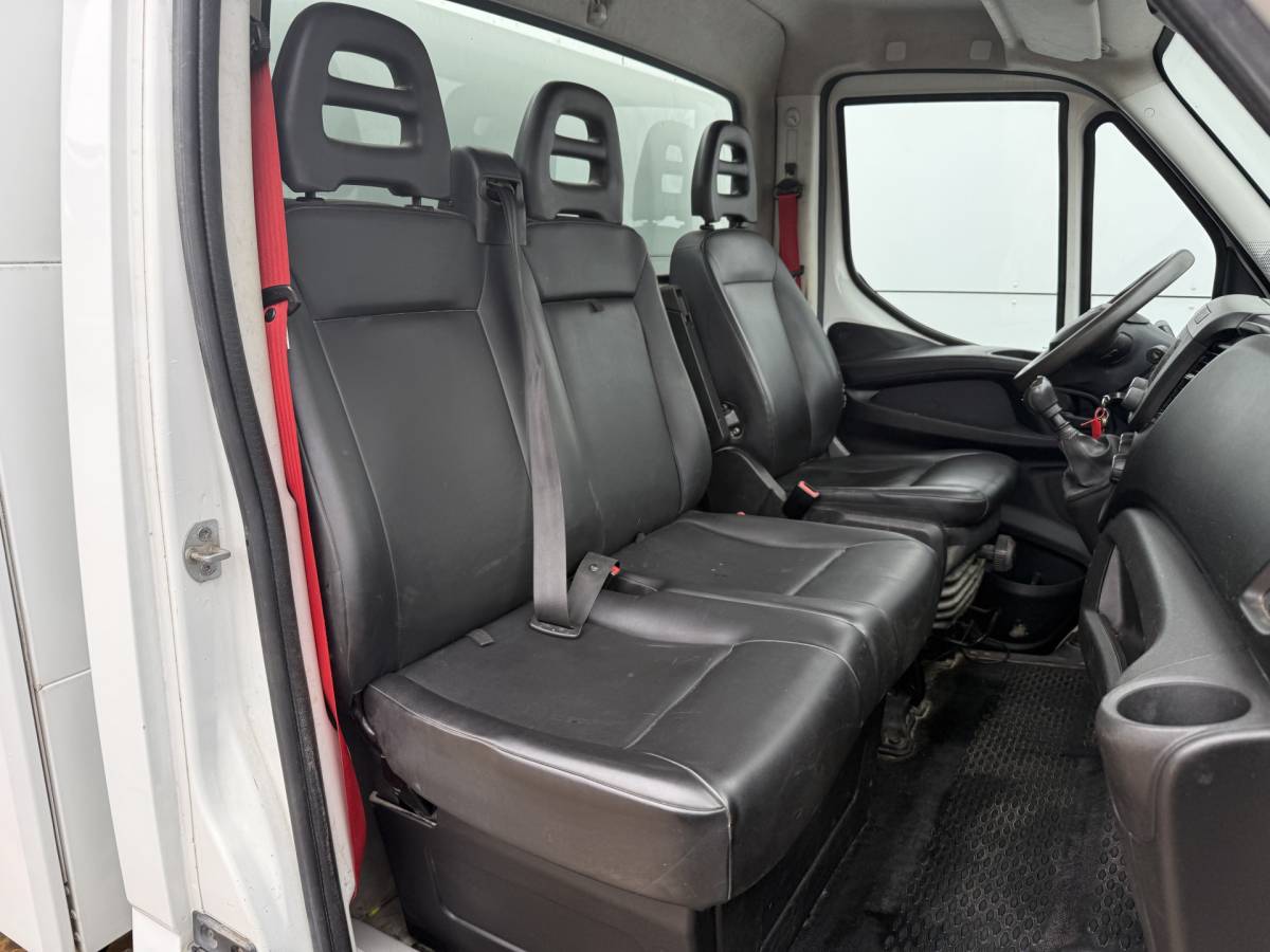 Iveco Daily Iveco Daily 35C16 3.0 L4 Kipper Dubbellucht Airco Cruise Control 3.5T Trekhaak Lederen bekleding Benne Tipper