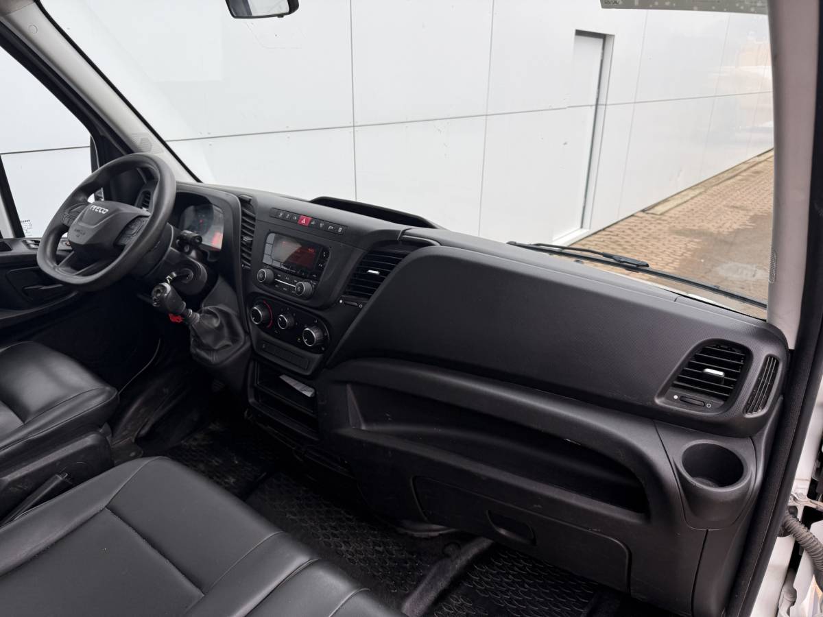 Iveco Daily Iveco Daily 35C16 3.0 L4 Kipper Dubbellucht Airco Cruise Control 3.5T Trekhaak Lederen bekleding Benne Tipper