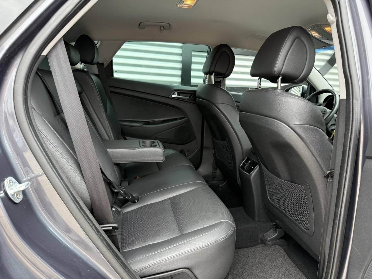 Hyundai Tucson Hyundai Tucson 1.6 GDi Comfort 1e Eigenaar|Navi|Camera|Clima|Stoelverwarming|Cruise|Trekhaak|Leder|6-bak|Nieuwe APK bij Aflevering