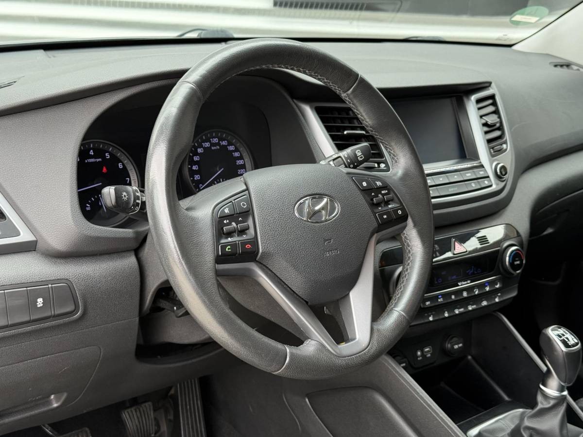 Hyundai Tucson Hyundai Tucson 1.6 GDi Comfort 1e Eigenaar|Navi|Camera|Clima|Stoelverwarming|Cruise|Trekhaak|Leder|6-bak|Nieuwe APK bij Aflevering