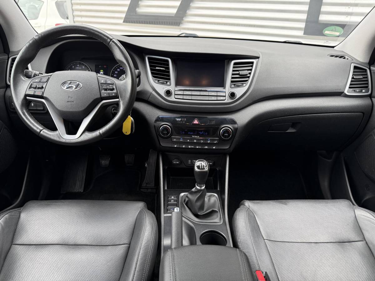 Hyundai Tucson Hyundai Tucson 1.6 GDi Comfort 1e Eigenaar|Navi|Camera|Clima|Stoelverwarming|Cruise|Trekhaak|Leder|6-bak|Nieuwe APK bij Aflevering