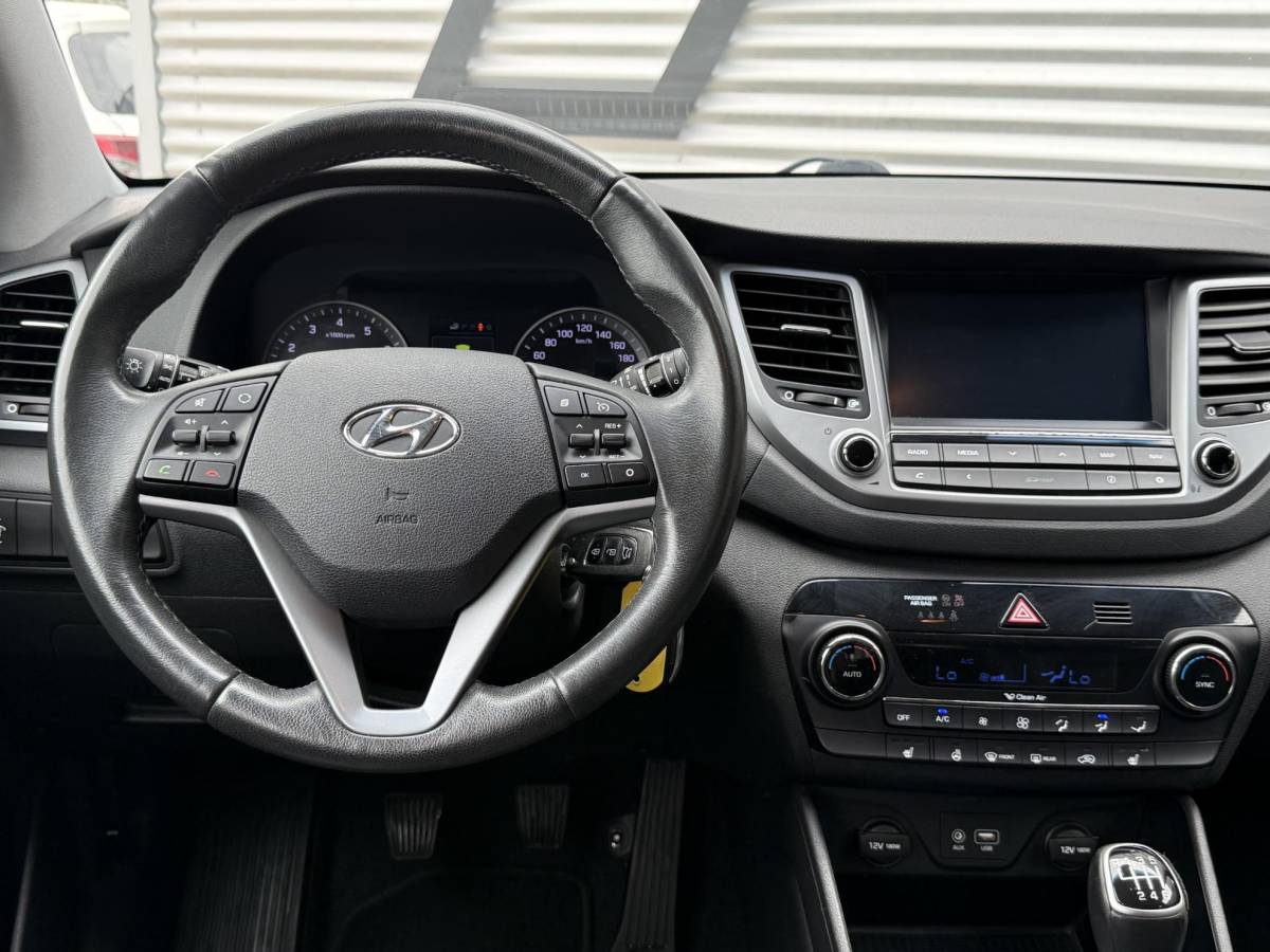 Hyundai Tucson Hyundai Tucson 1.6 GDi Comfort 1e Eigenaar|Navi|Camera|Clima|Stoelverwarming|Cruise|Trekhaak|Leder|6-bak|Nieuwe APK bij Aflevering