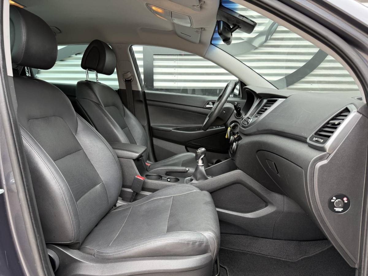 Hyundai Tucson Hyundai Tucson 1.6 GDi Comfort 1e Eigenaar|Navi|Camera|Clima|Stoelverwarming|Cruise|Trekhaak|Leder|6-bak|Nieuwe APK bij Aflevering