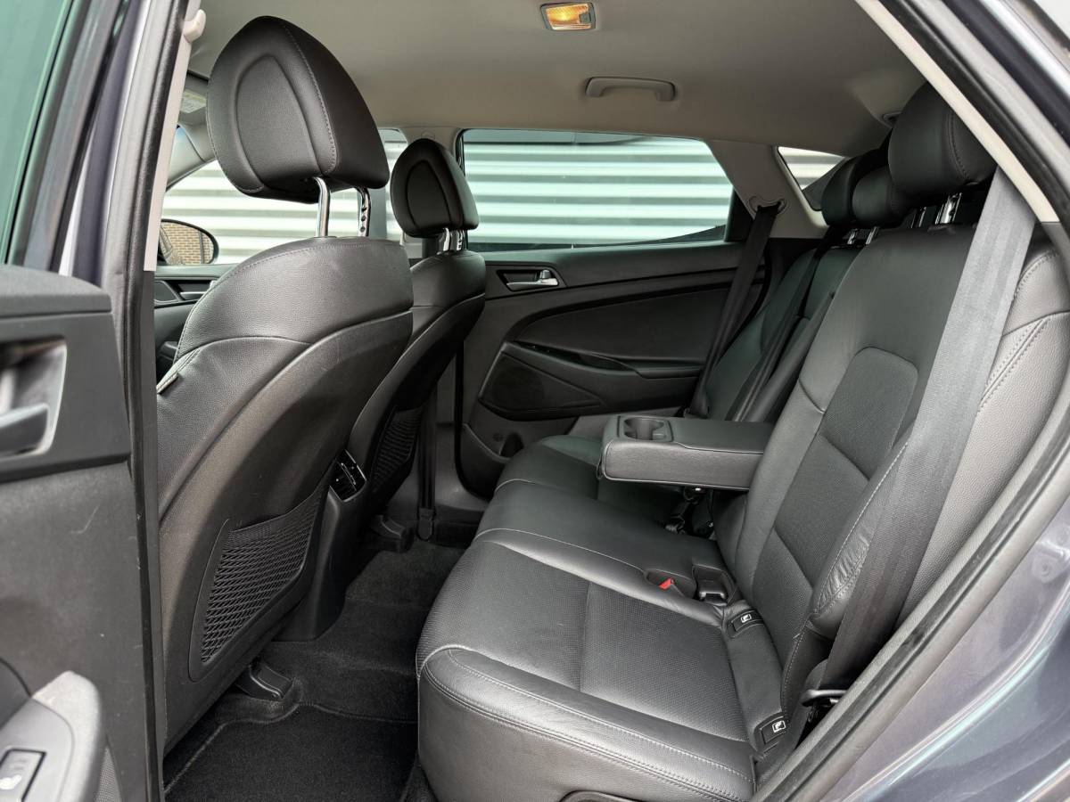 Hyundai Tucson Hyundai Tucson 1.6 GDi Comfort 1e Eigenaar|Navi|Camera|Clima|Stoelverwarming|Cruise|Trekhaak|Leder|6-bak|Nieuwe APK bij Aflevering