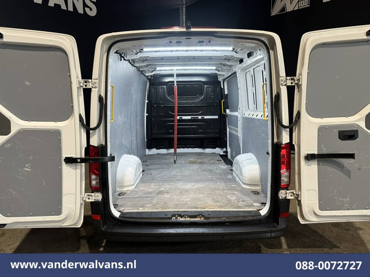 Volkswagen Crafter Volkswagen Crafter 2.0 TDI L3H2 L2H1 Euro6 Airco | Camera | Navigatie | Apple Carplay Parkeersensoren, Bijrijdersbank