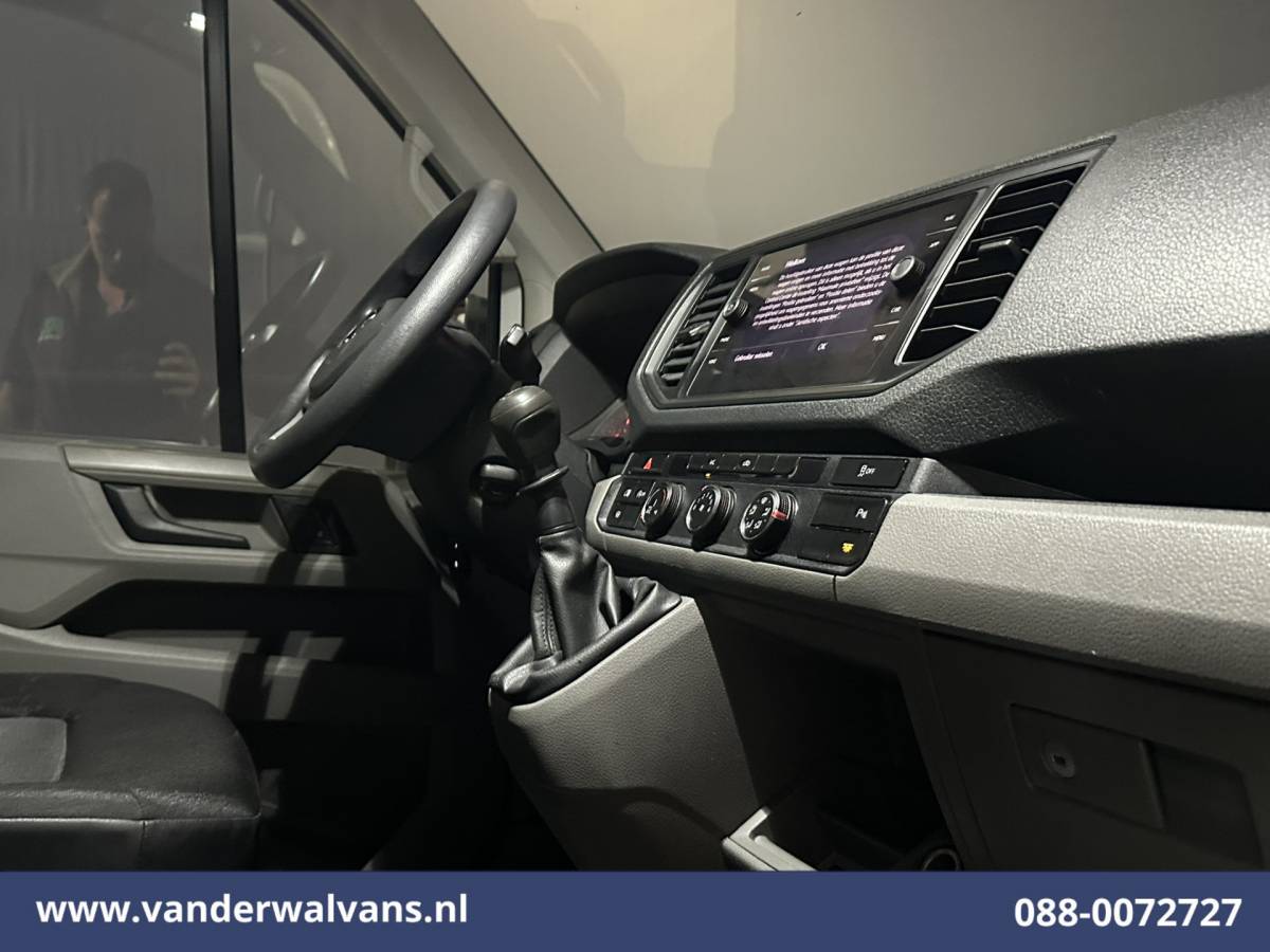 Volkswagen Crafter Volkswagen Crafter 2.0 TDI L3H2 L2H1 Euro6 Airco | Camera | Navigatie | Apple Carplay Parkeersensoren, Bijrijdersbank