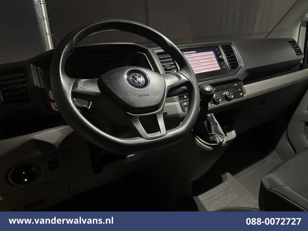 Volkswagen Crafter Volkswagen Crafter 2.0 TDI L3H2 L2H1 Euro6 Airco | Camera | Navigatie | Apple Carplay Parkeersensoren, Bijrijdersbank