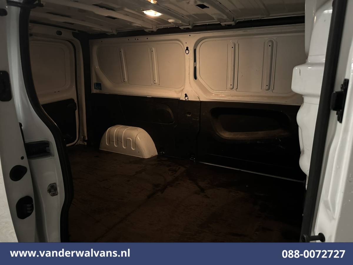 Renault Trafic Renault Trafic 2.0 dCi 150pk L2H1 Euro6 Airco | Navigatie | Cruisecontrol | LED | Parkeersensoren Bijrijdersbank