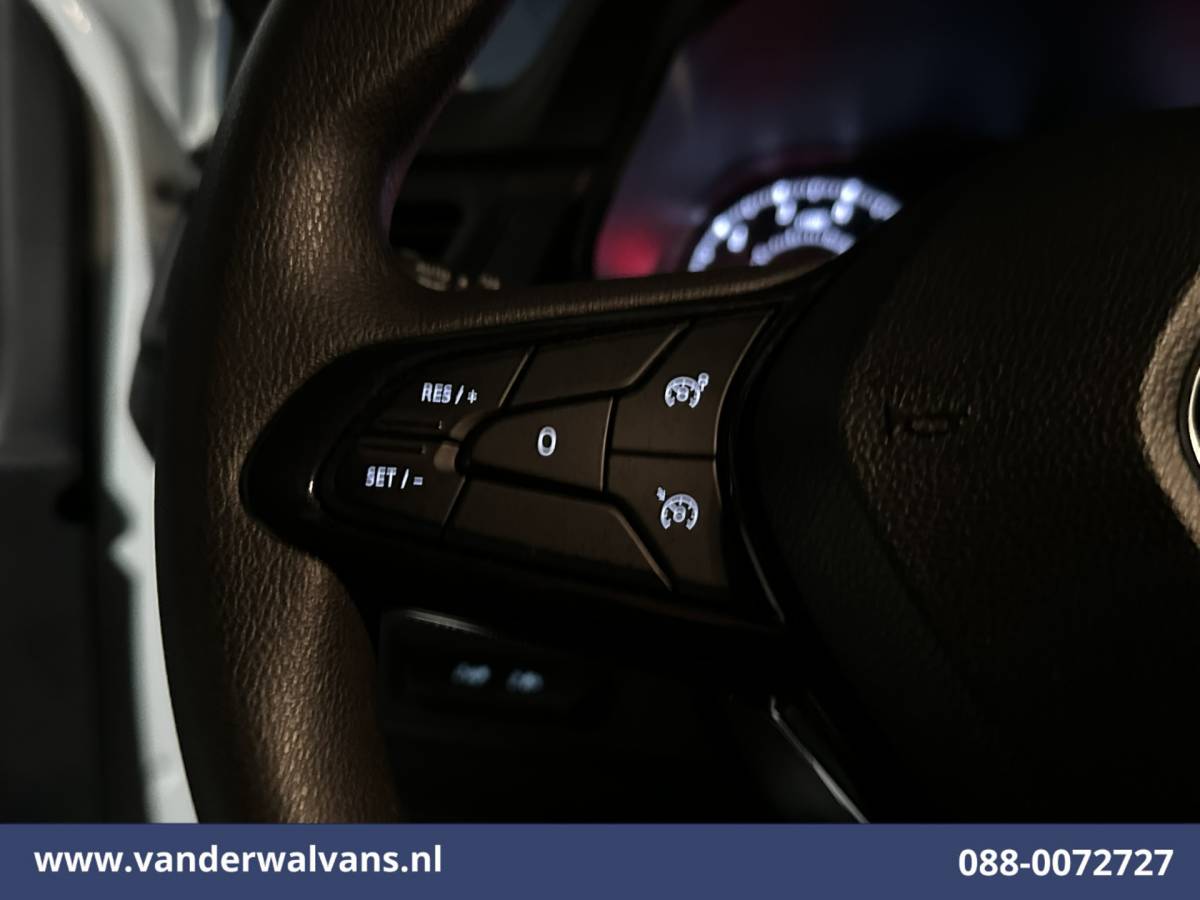 Renault Trafic Renault Trafic 2.0 dCi 150pk L2H1 Euro6 Airco | Navigatie | Cruisecontrol | LED | Parkeersensoren Bijrijdersbank