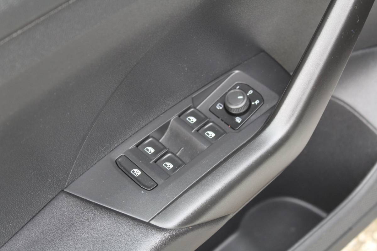 Volkswagen T-Cross Volkswagen T-Cross 1.0 TSI Life 110PK Automaat | Apple/Android Carplay | Trekhaak | Cruise Control
