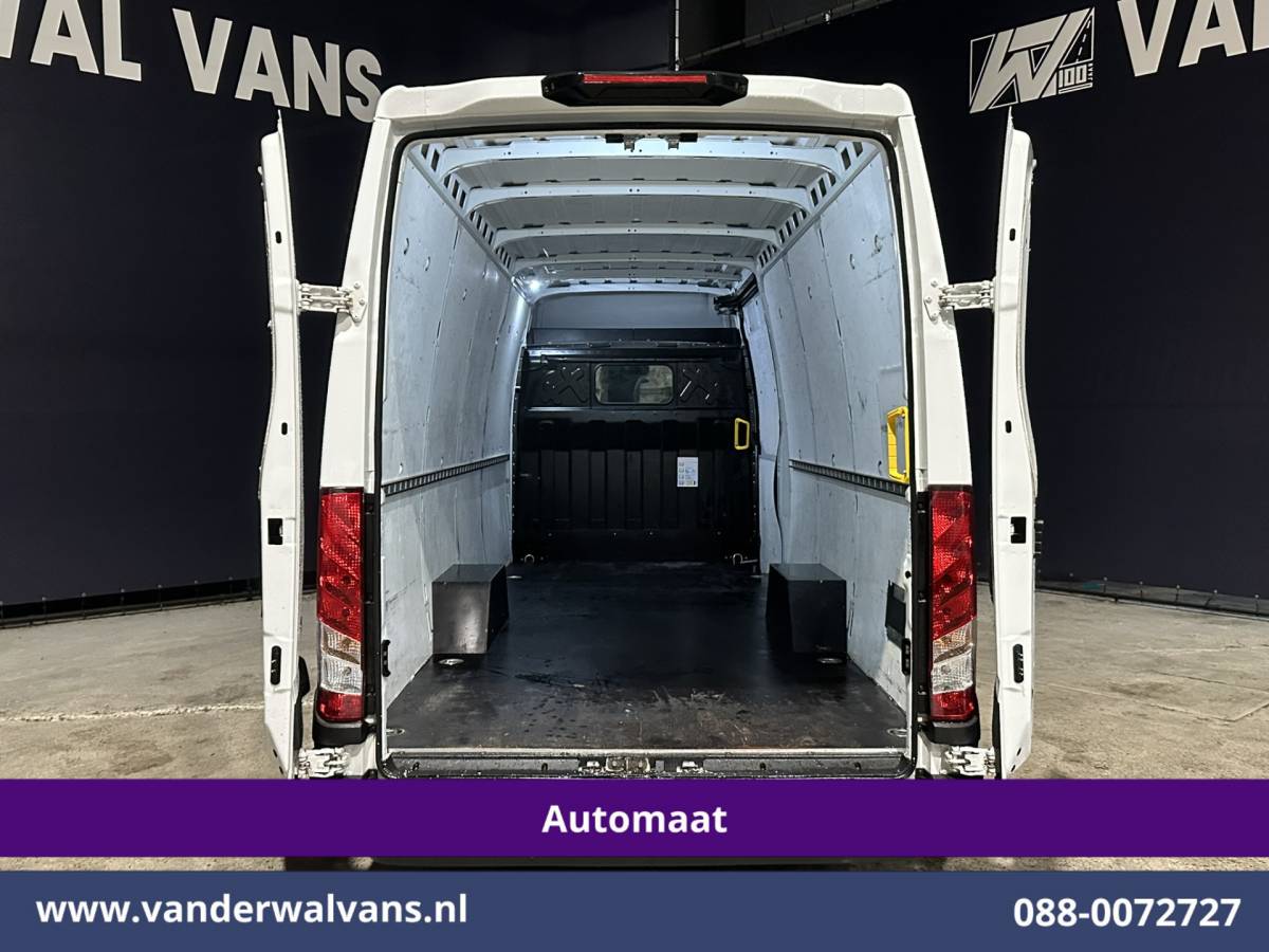 Iveco Daily Iveco Daily 35S16V 157pk Automaat L3H2 Euro6 Airco | Apple Carplay | Android Auto Parkeersensoren, Bijrijdersbank