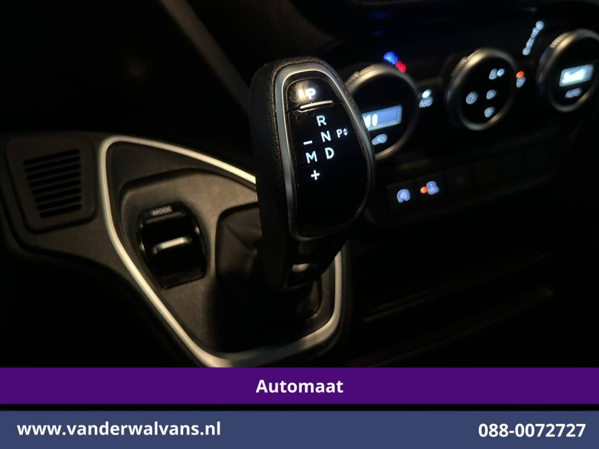 Iveco Daily Iveco Daily 35S16V 157pk Automaat L3H2 Euro6 Airco | Apple Carplay | Android Auto Parkeersensoren, Bijrijdersbank