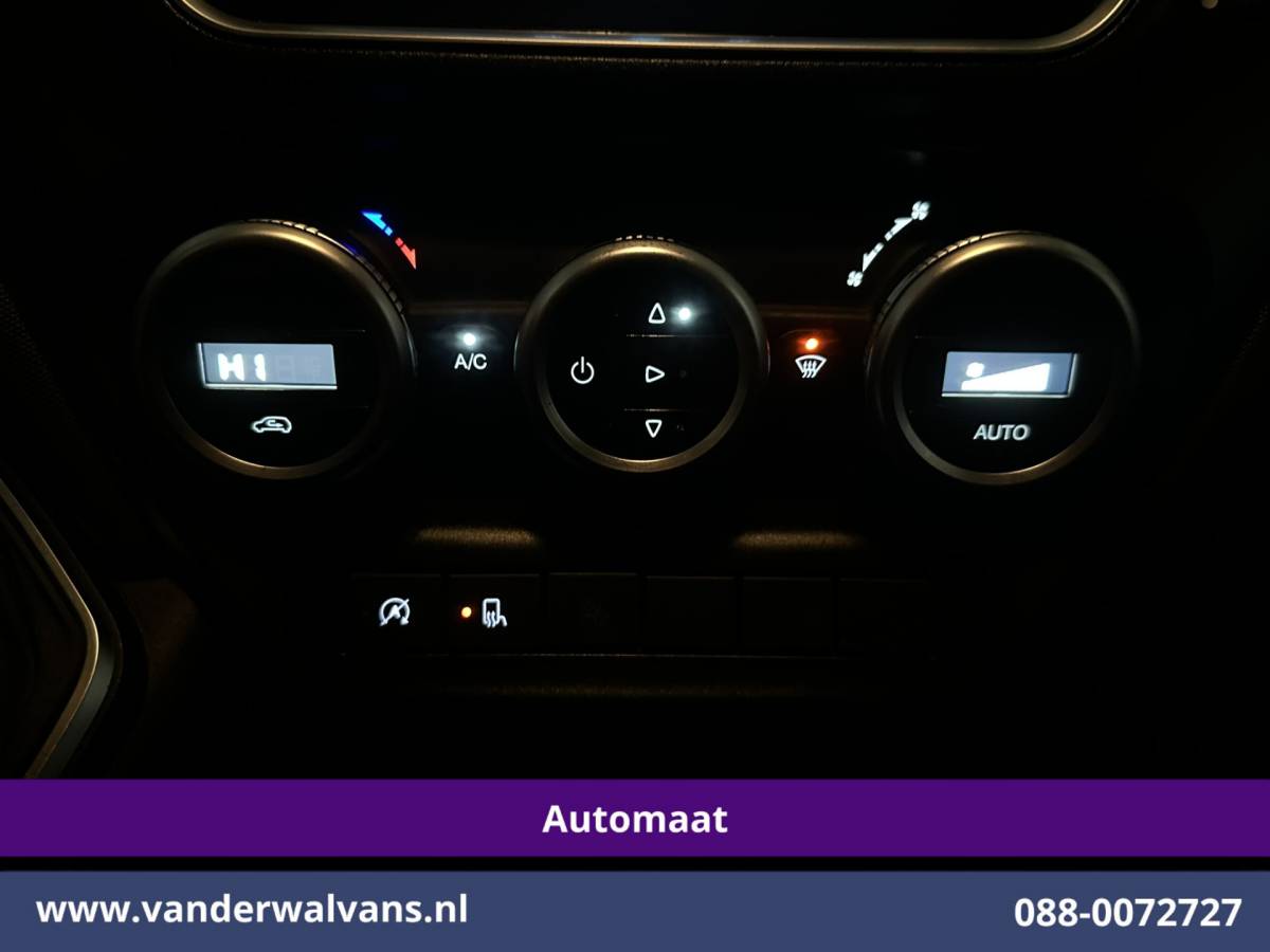 Iveco Daily Iveco Daily 35S16V 157pk Automaat L3H2 Euro6 Airco | Apple Carplay | Android Auto Parkeersensoren, Bijrijdersbank
