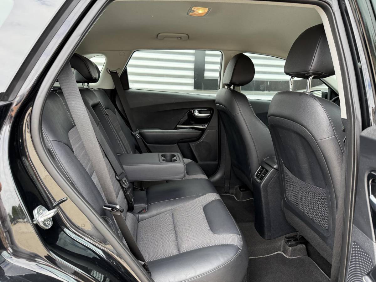 Kia Niro Kia Niro 1.6 GDi Hybrid DynamicLine 2e Eigenaar|Navi|Camera|Clima|Cruise|Carplay|Trekhaak|N.A.P|Nieuwe APK bij Aflevering