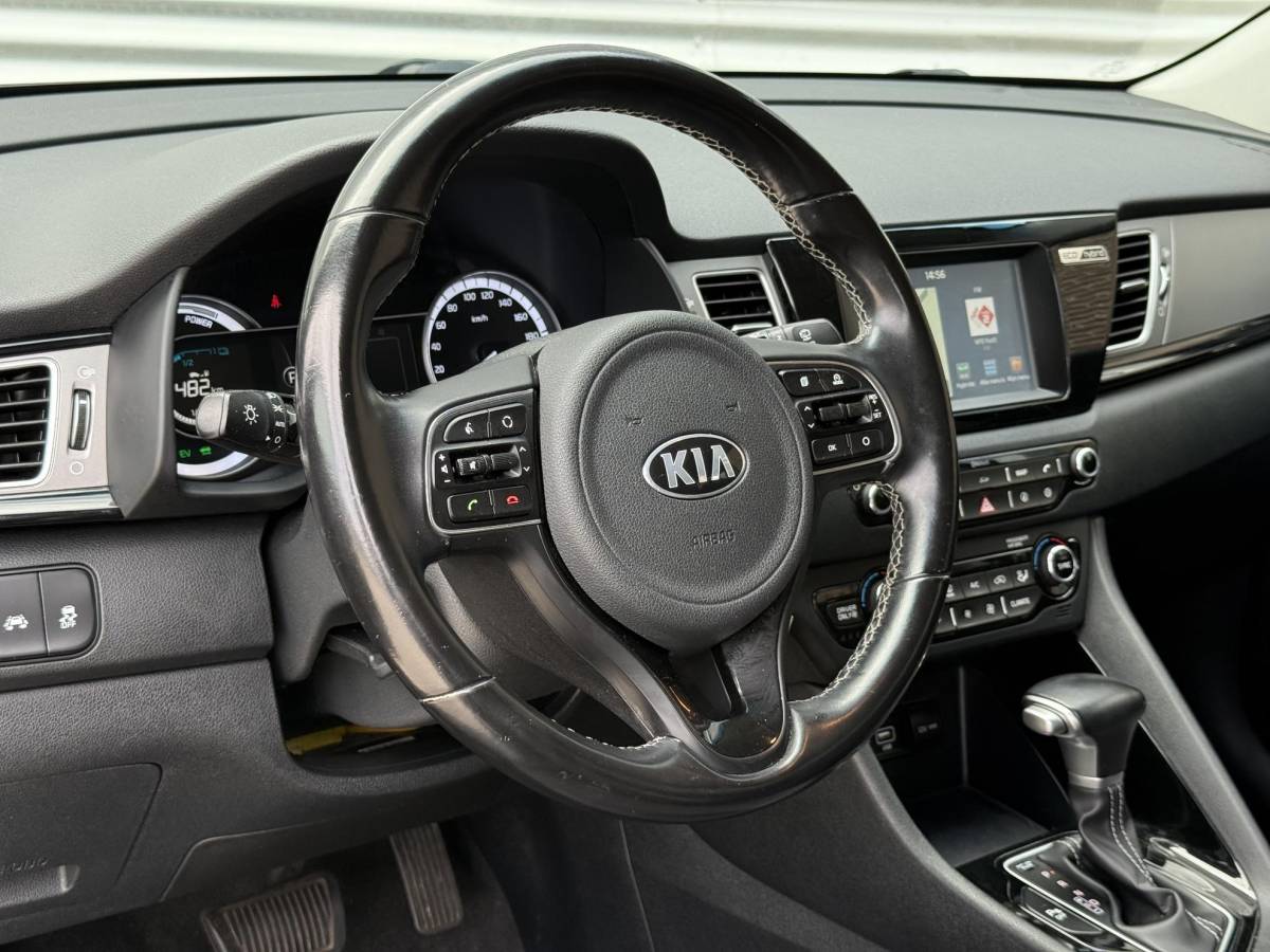 Kia Niro Kia Niro 1.6 GDi Hybrid DynamicLine 2e Eigenaar|Navi|Camera|Clima|Cruise|Carplay|Trekhaak|N.A.P|Nieuwe APK bij Aflevering