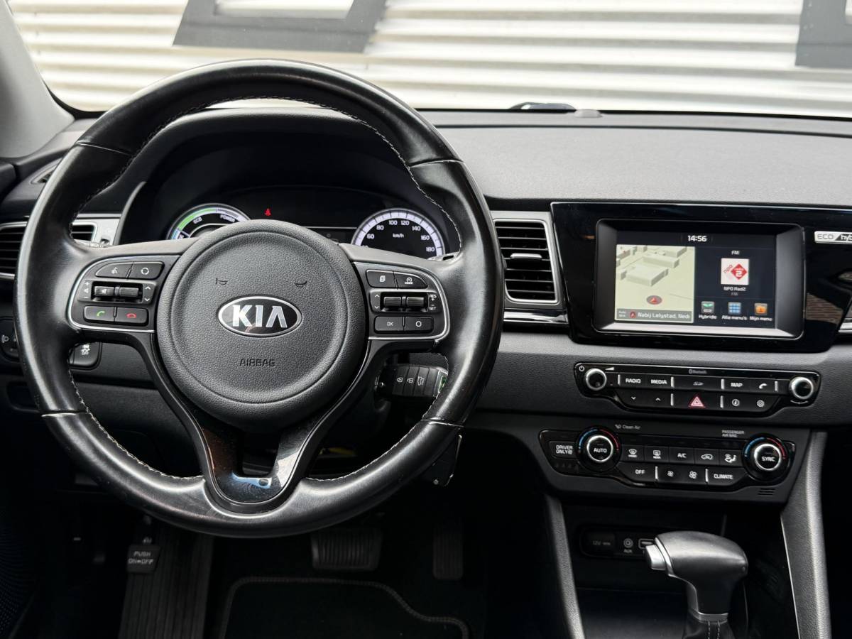 Kia Niro Kia Niro 1.6 GDi Hybrid DynamicLine 2e Eigenaar|Navi|Camera|Clima|Cruise|Carplay|Trekhaak|N.A.P|Nieuwe APK bij Aflevering