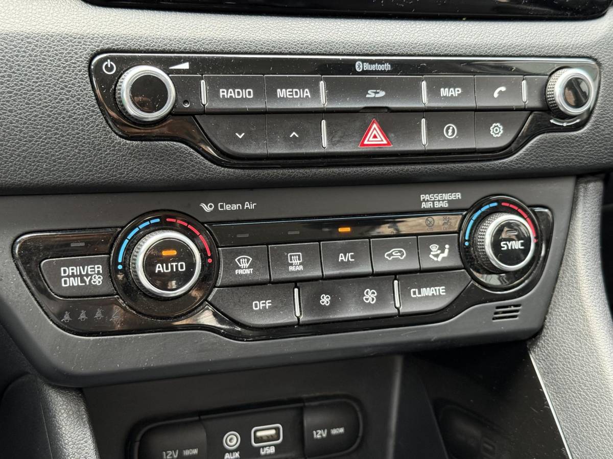 Kia Niro Kia Niro 1.6 GDi Hybrid DynamicLine 2e Eigenaar|Navi|Camera|Clima|Cruise|Carplay|Trekhaak|N.A.P|Nieuwe APK bij Aflevering
