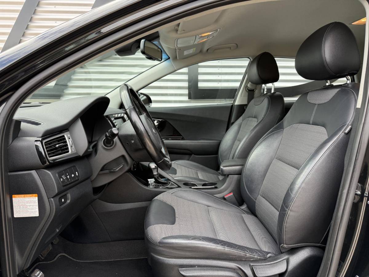 Kia Niro Kia Niro 1.6 GDi Hybrid DynamicLine 2e Eigenaar|Navi|Camera|Clima|Cruise|Carplay|Trekhaak|N.A.P|Nieuwe APK bij Aflevering