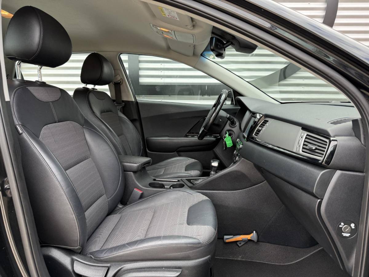 Kia Niro Kia Niro 1.6 GDi Hybrid DynamicLine 2e Eigenaar|Navi|Camera|Clima|Cruise|Carplay|Trekhaak|N.A.P|Nieuwe APK bij Aflevering