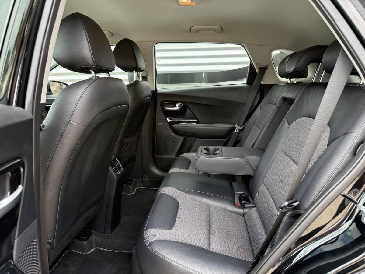 Kia Niro Kia Niro 1.6 GDi Hybrid DynamicLine 2e Eigenaar|Navi|Camera|Clima|Cruise|Carplay|Trekhaak|N.A.P|Nieuwe APK bij Aflevering