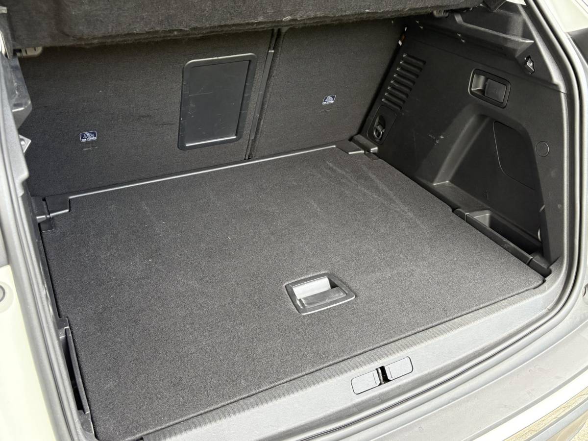 Peugeot 3008 Peugeot 3008 1.2T Automaat Allure Avantage | Schuif-/kanteldak | Dealeronderhouden | AGR Comfortstoelen met geheugen | Trekhaak | Elektr. achterklep | Navigatie | Achteruitrijcamera