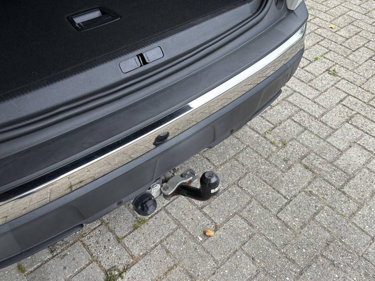 Peugeot 3008 Peugeot 3008 1.2T Automaat Allure Avantage | Schuif-/kanteldak | Dealeronderhouden | AGR Comfortstoelen met geheugen | Trekhaak | Elektr. achterklep | Navigatie | Achteruitrijcamera
