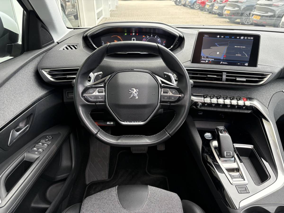 Peugeot 3008 Peugeot 3008 1.2T Automaat Allure Avantage | Schuif-/kanteldak | Dealeronderhouden | AGR Comfortstoelen met geheugen | Trekhaak | Elektr. achterklep | Navigatie | Achteruitrijcamera