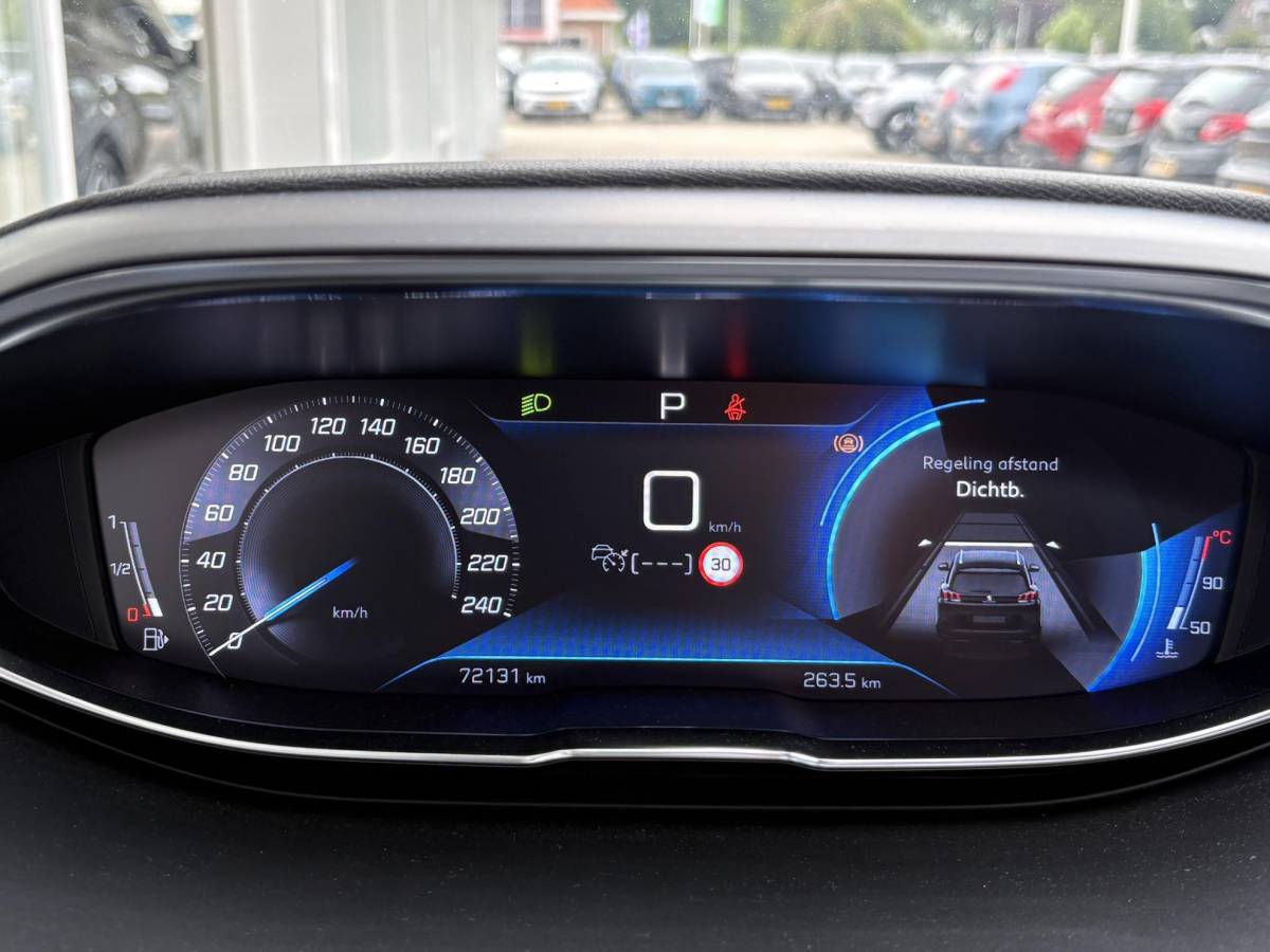 Peugeot 3008 Peugeot 3008 1.2T Automaat Allure Avantage | Schuif-/kanteldak | Dealeronderhouden | AGR Comfortstoelen met geheugen | Trekhaak | Elektr. achterklep | Navigatie | Achteruitrijcamera