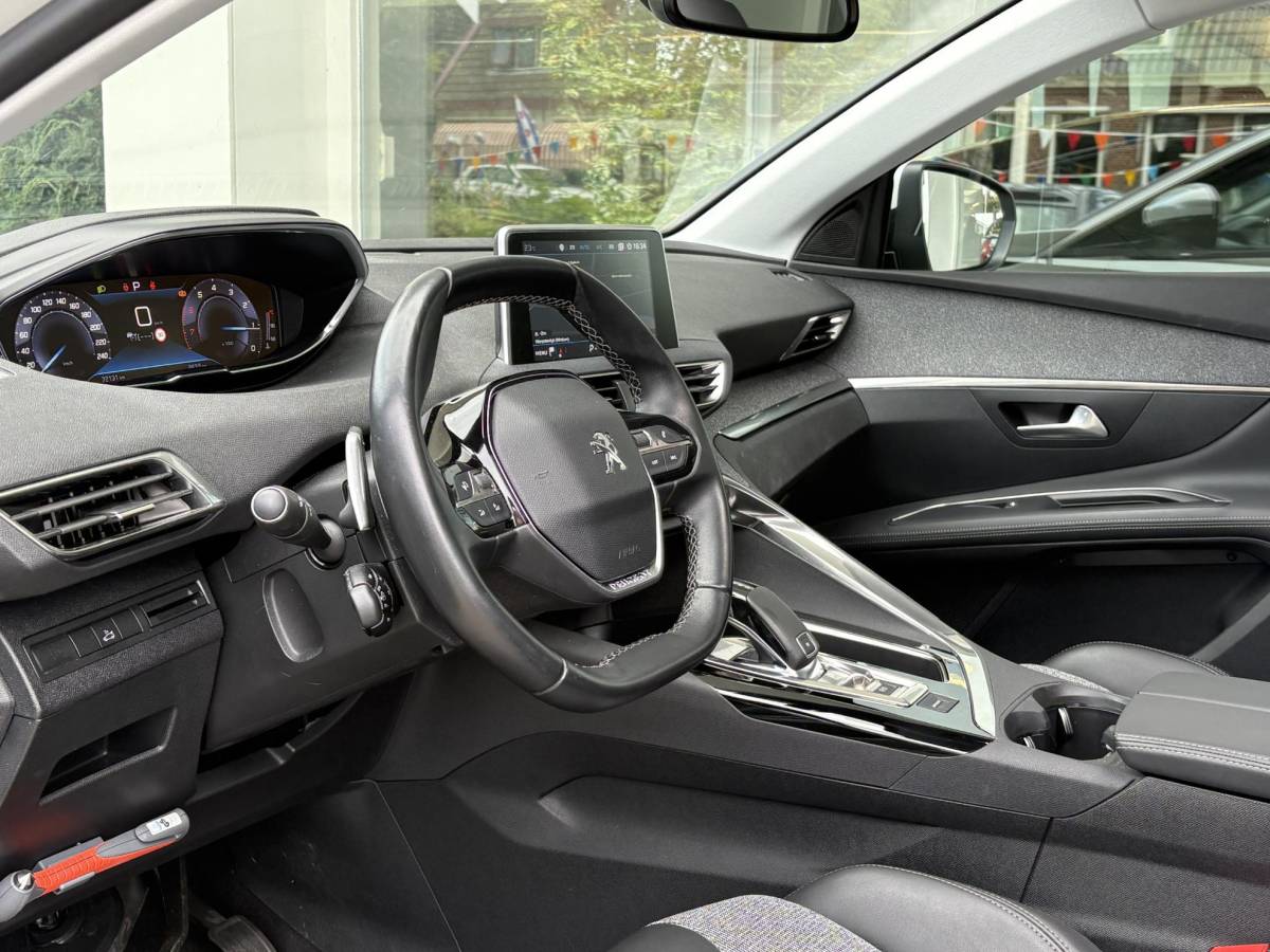 Peugeot 3008 Peugeot 3008 1.2T Automaat Allure Avantage | Schuif-/kanteldak | Dealeronderhouden | AGR Comfortstoelen met geheugen | Trekhaak | Elektr. achterklep | Navigatie | Achteruitrijcamera
