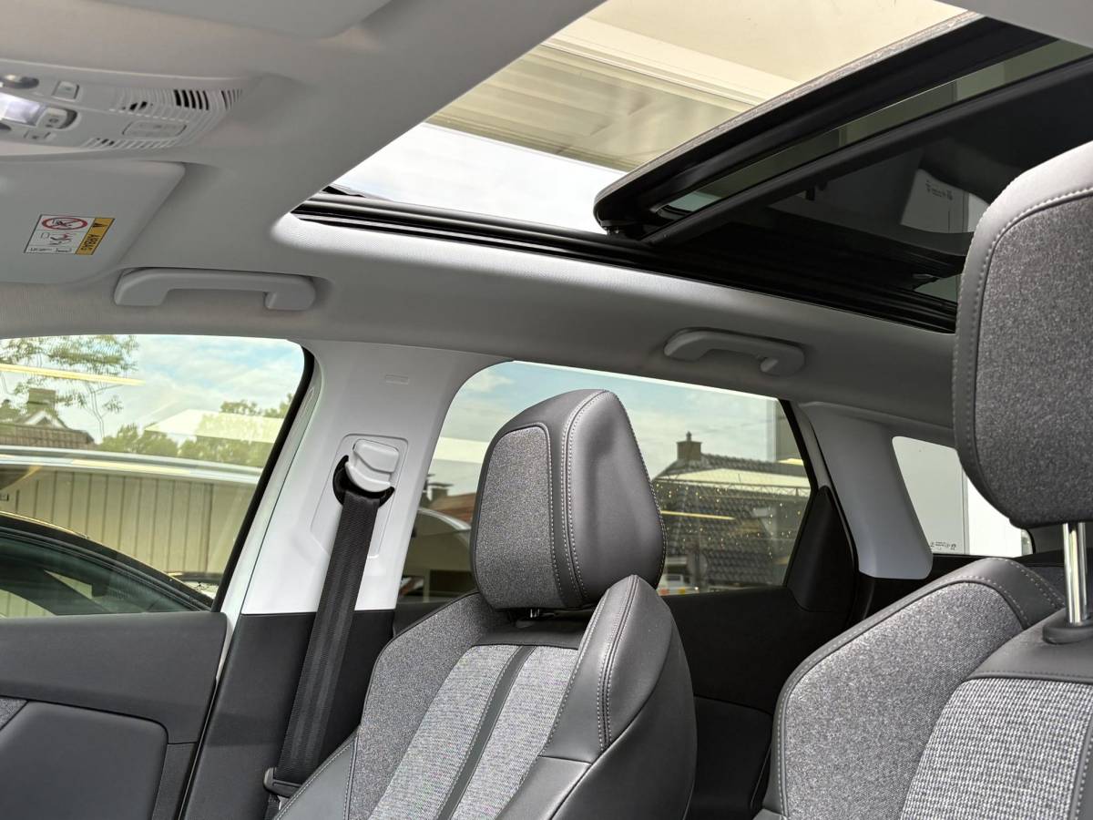 Peugeot 3008 Peugeot 3008 1.2T Automaat Allure Avantage | Schuif-/kanteldak | Dealeronderhouden | AGR Comfortstoelen met geheugen | Trekhaak | Elektr. achterklep | Navigatie | Achteruitrijcamera