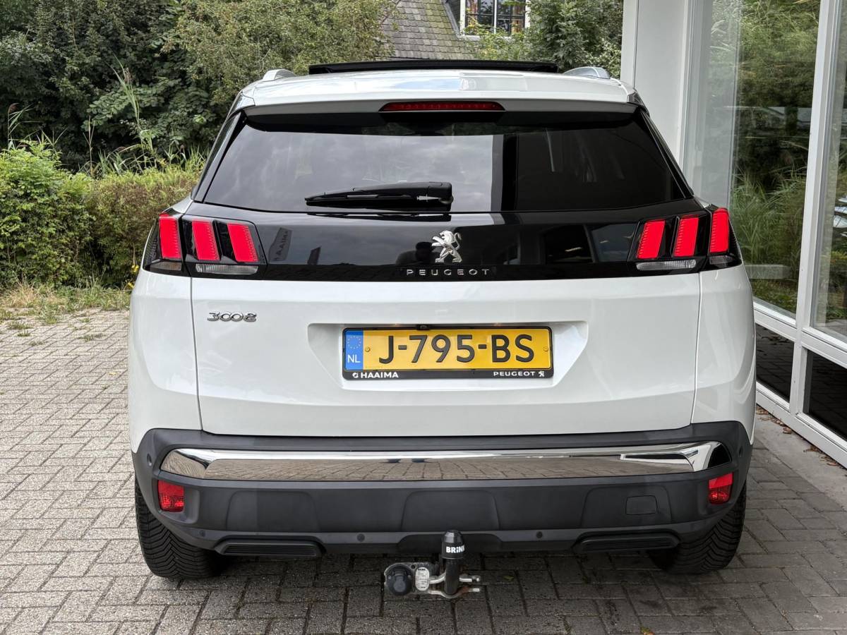 Peugeot 3008 Peugeot 3008 1.2T Automaat Allure Avantage | Schuif-/kanteldak | Dealeronderhouden | AGR Comfortstoelen met geheugen | Trekhaak | Elektr. achterklep | Navigatie | Achteruitrijcamera