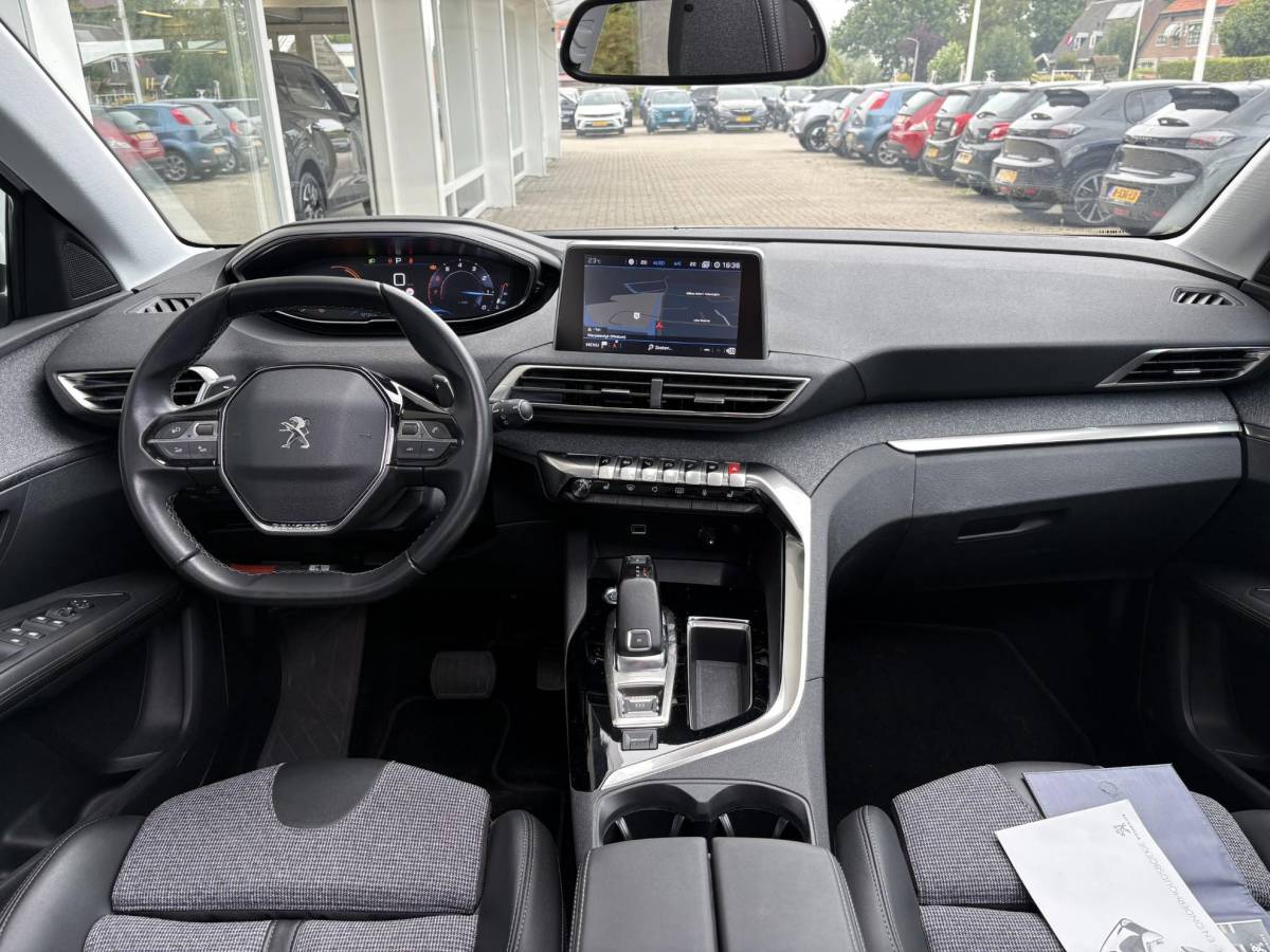 Peugeot 3008 Peugeot 3008 1.2T Automaat Allure Avantage | Schuif-/kanteldak | Dealeronderhouden | AGR Comfortstoelen met geheugen | Trekhaak | Elektr. achterklep | Navigatie | Achteruitrijcamera