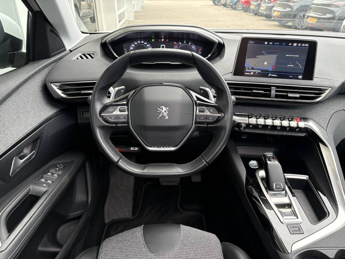 Peugeot 3008 Peugeot 3008 1.2T Automaat Allure Avantage | Schuif-/kanteldak | Dealeronderhouden | AGR Comfortstoelen met geheugen | Trekhaak | Elektr. achterklep | Navigatie | Achteruitrijcamera