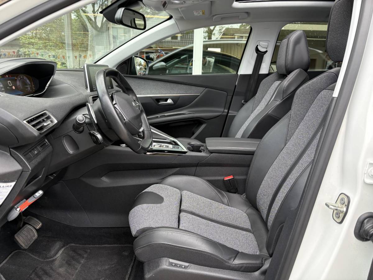 Peugeot 3008 Peugeot 3008 1.2T Automaat Allure Avantage | Schuif-/kanteldak | Dealeronderhouden | AGR Comfortstoelen met geheugen | Trekhaak | Elektr. achterklep | Navigatie | Achteruitrijcamera