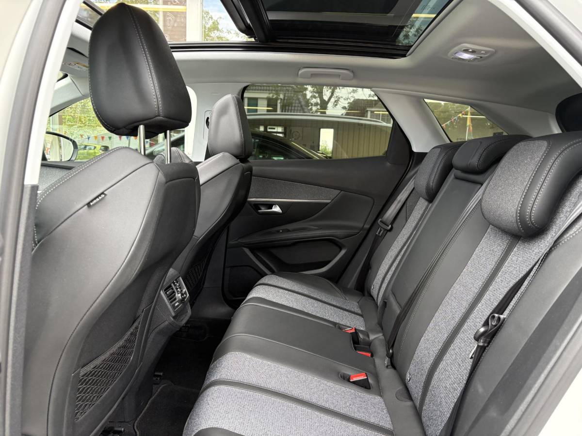 Peugeot 3008 Peugeot 3008 1.2T Automaat Allure Avantage | Schuif-/kanteldak | Dealeronderhouden | AGR Comfortstoelen met geheugen | Trekhaak | Elektr. achterklep | Navigatie | Achteruitrijcamera