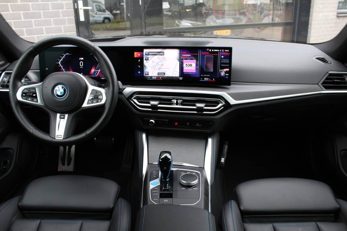 BMW i4 BMW i4 eDrive40 High Executive 84 kWh / Harman Kardon / SOH 94.3% / N.A.P.