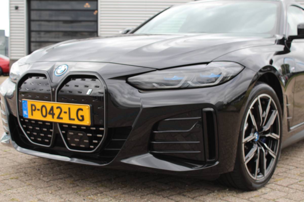 BMW i4 BMW i4 eDrive40 High Executive 84 kWh / Harman Kardon / SOH 94.3% / N.A.P.