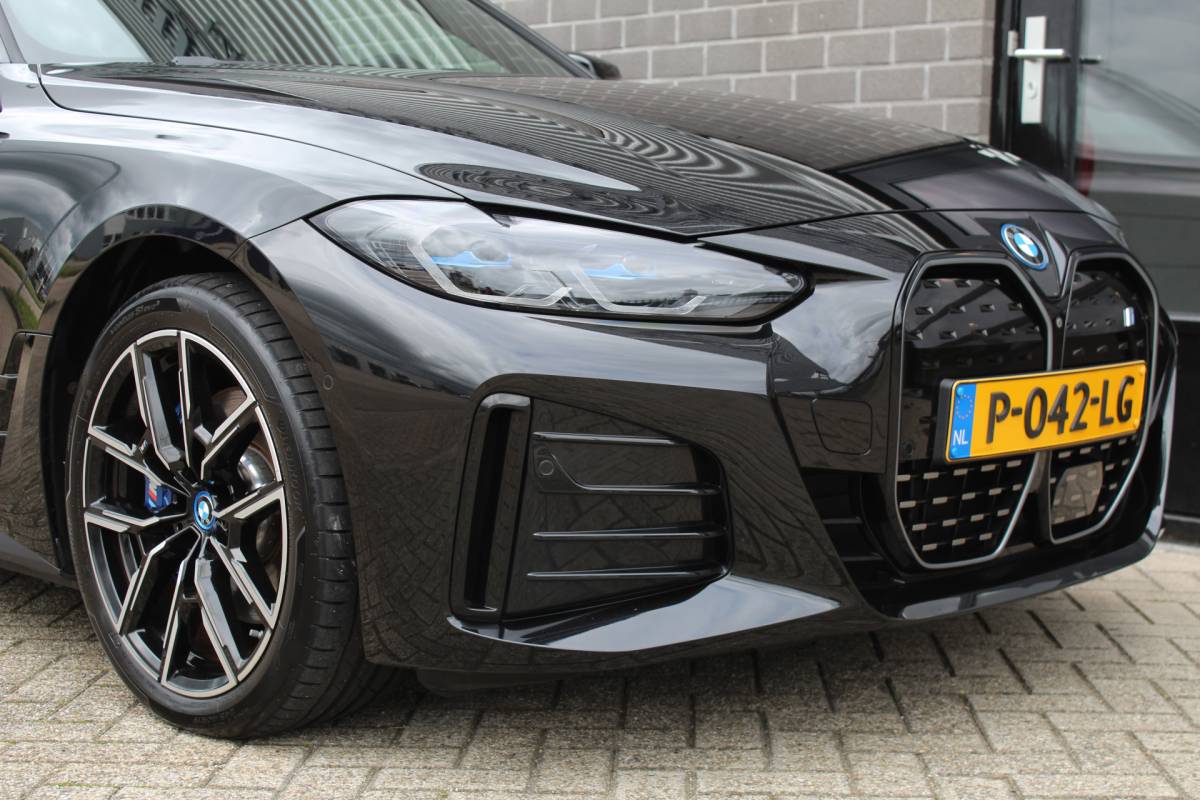BMW i4 BMW i4 eDrive40 High Executive 84 kWh / Harman Kardon / SOH 94.3% / N.A.P.